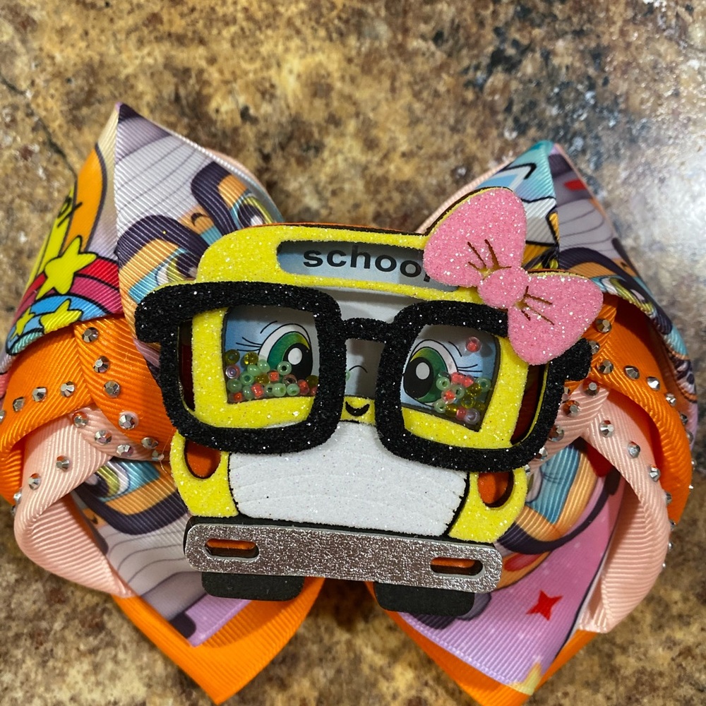 Jumbo school bus bows